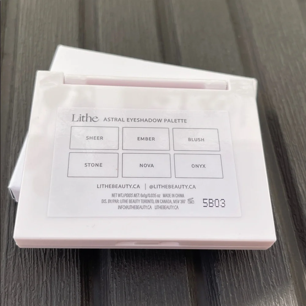 LITHE BEAUTY - Astral Eyeshadow Palette